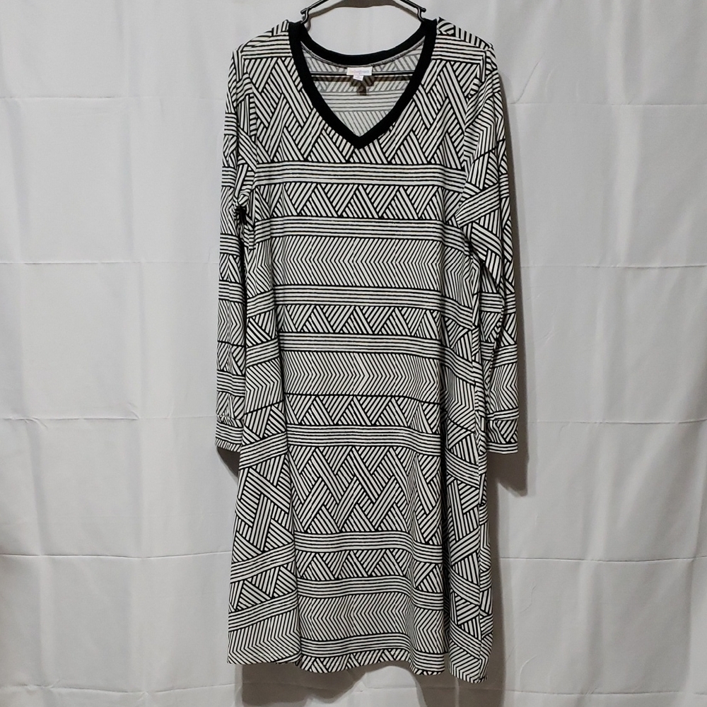 LuLaRoe Emily Swing Dress In a Black & White Geometric Chevron Print.